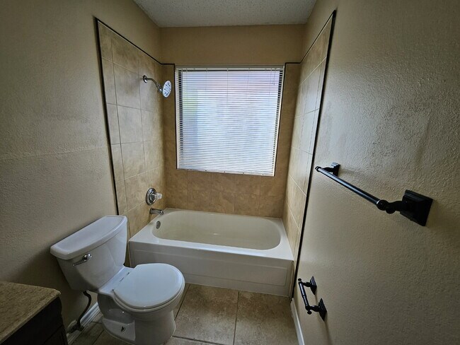 Building Photo - $2000 MESQUITE- Beautiful home with open f...