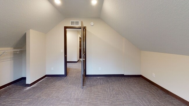 Building Photo - 1014 16th Ave SE