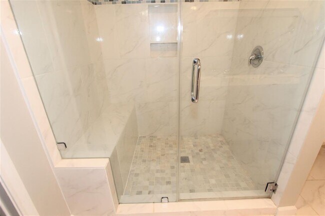 Building Photo - 4611 Silver Fox Dr