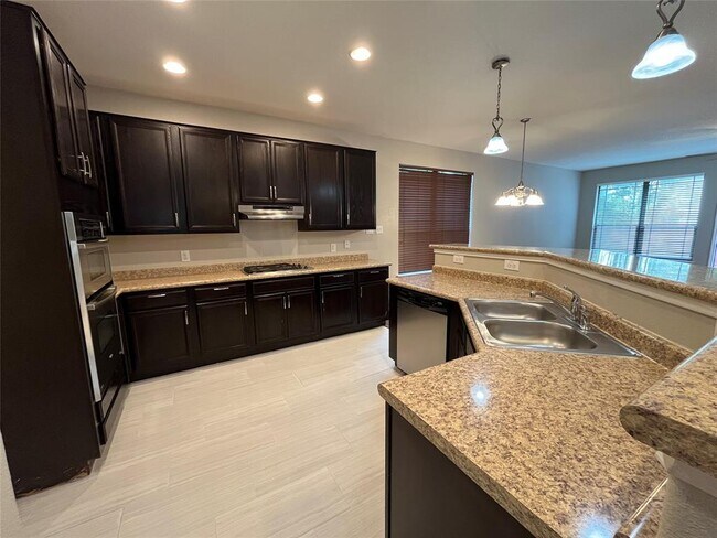 Building Photo - 2504 St James Pl