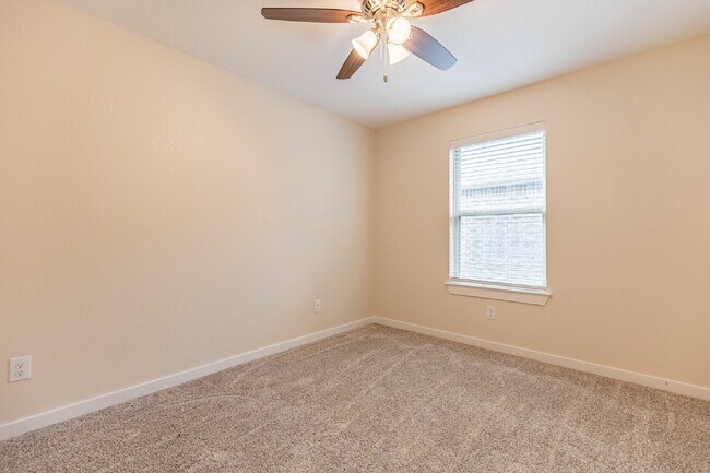 Building Photo - 142 Destiny Dr