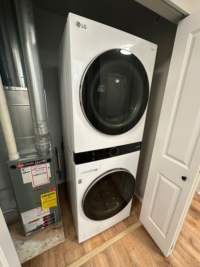 Building Photo - 2350 Simmons St