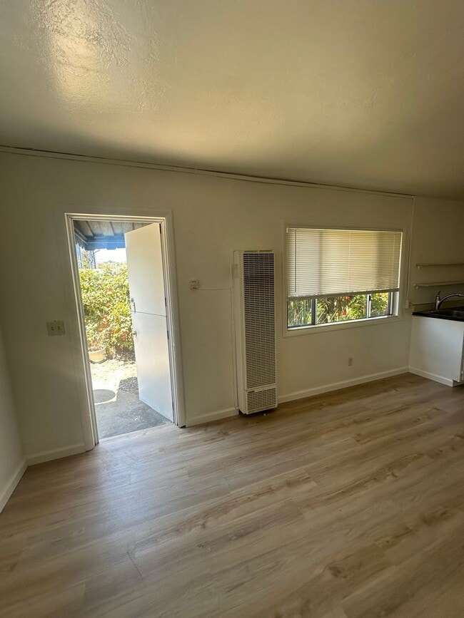 Building Photo - Small Studio In Monterey