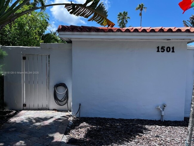 Building Photo - 1501 Calais Dr