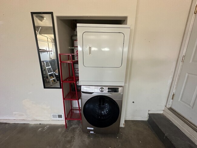 Building Photo - Bright 3BR Home with Central AC, Attached Garage & In-Unit Laundry in Fremont