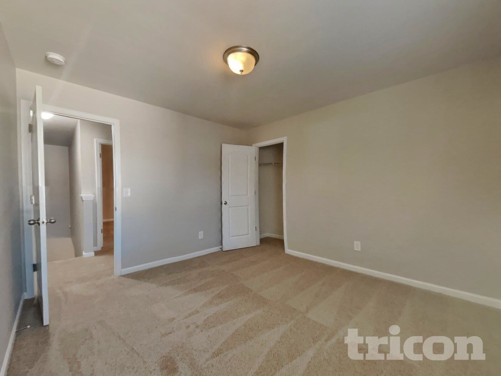 Building Photo - 572 Lakerun Dr