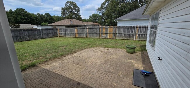 Building Photo - Charming and specious   3BR House in Bryant