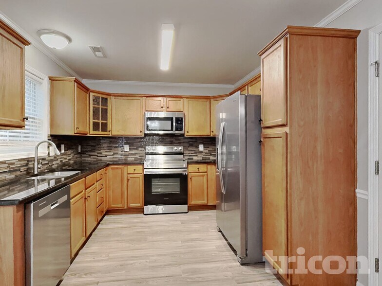 Building Photo - 4097 Village Park Ct