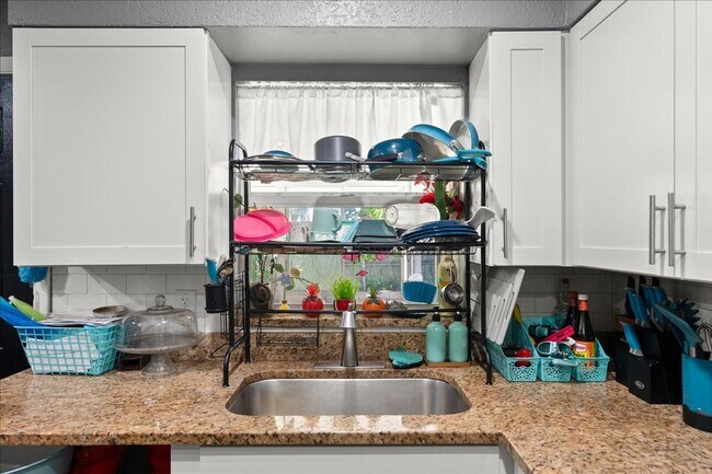Building Photo - Charming Updated 3-Bedroom Home — Prime Daytona Location!