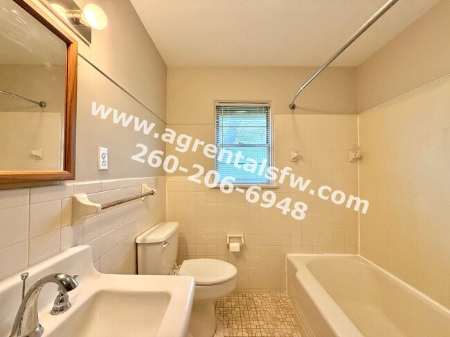 Building Photo - 2 Bedroom House