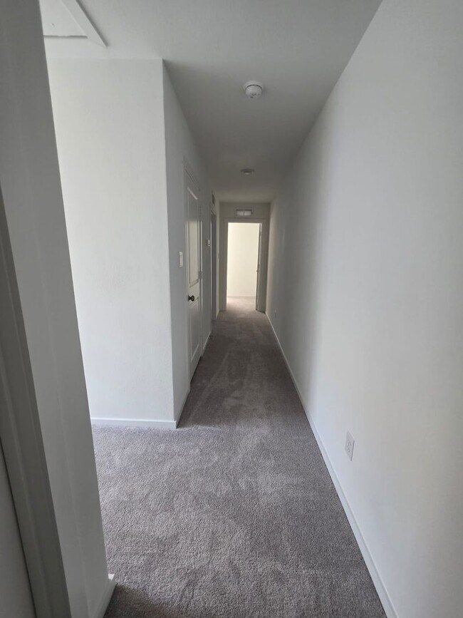 Building Photo - NEWLY BUILT 3 bedroom 2.5 Bath *2 MONTHS O...