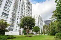 Building Photo - Modern 2-Bedroom Condo with Premium Amenities in Los Angeles