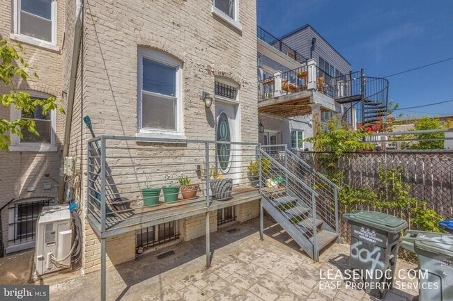 Building Photo - 604 Harvard St NW