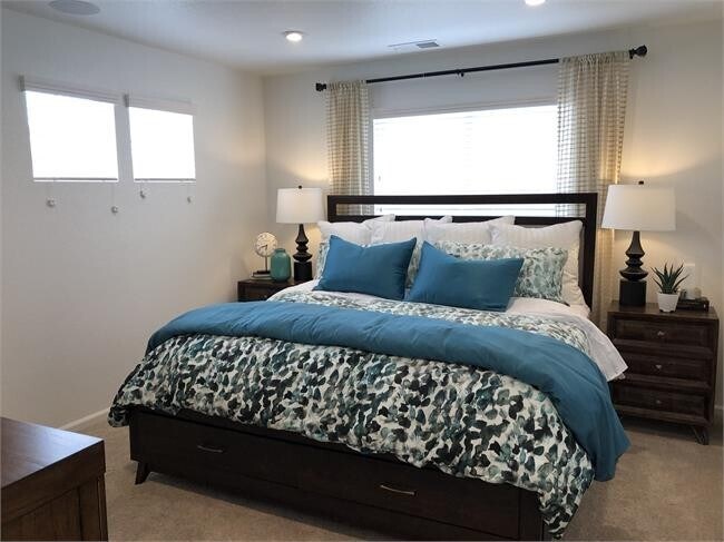 Building Photo - Modern Three Bedroom Townhome Available For Rent in Creekside