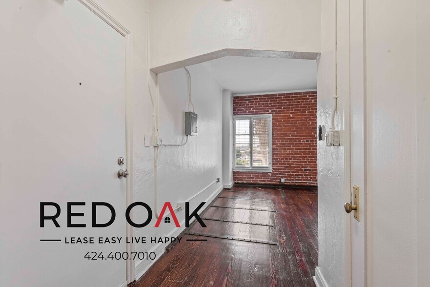 Building Photo - 854 S Oxford Ave