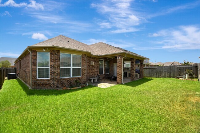 Building Photo - 18226 Russett Green Dr