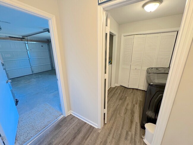 Building Photo - 9 Mistletoe Ct