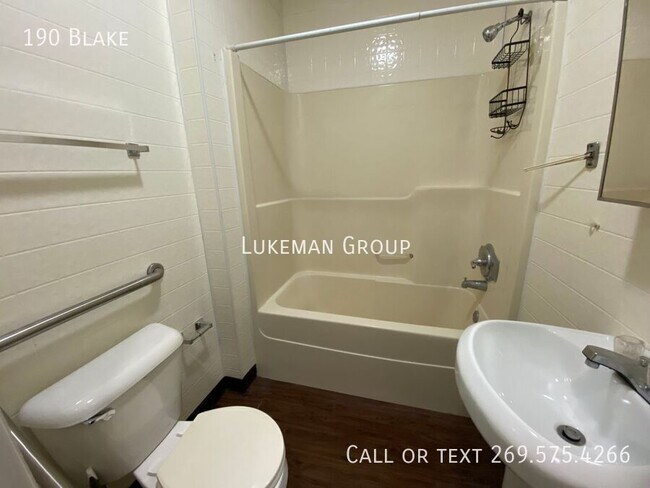 Building Photo - 190 Blake-