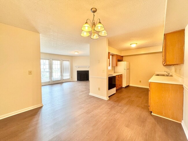 Building Photo - 7123-D W Friendly Ave