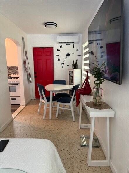 Building Photo - 1906 Rodman St