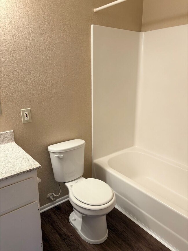 Building Photo - **CHARMING 2 BEDROOM/2 BATHROOM PATIO HOME...