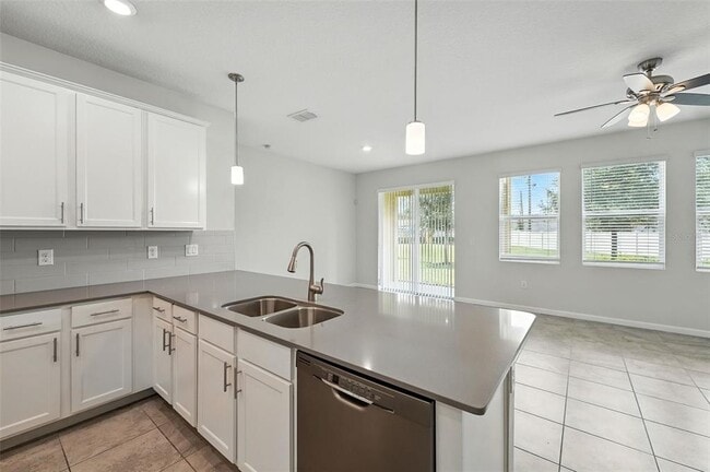 Building Photo - 9944 Red Eagle Dr