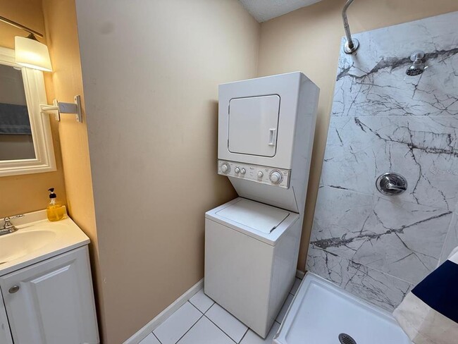 Building Photo - 7326 Lake Floy Cir