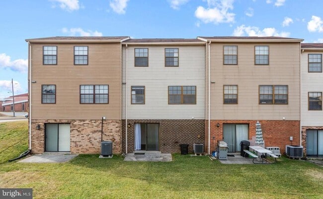 Building Photo - 21 Holland Hill Ct