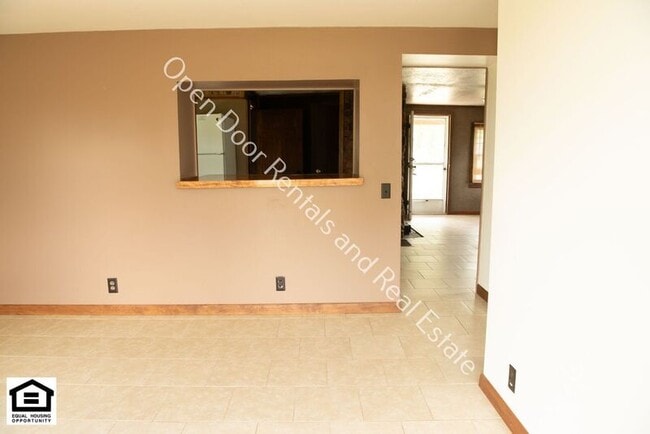 Building Photo - 10205 N Jones Lake Rd