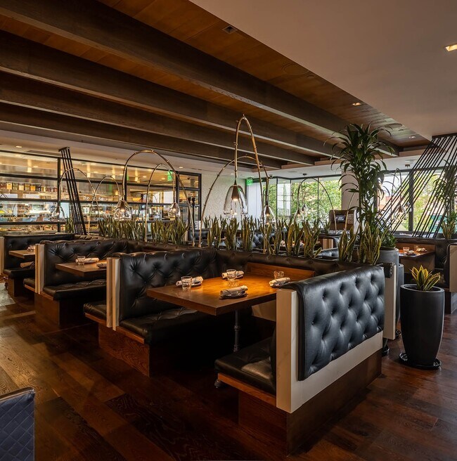 Building Photo - 11970 Montana Ave