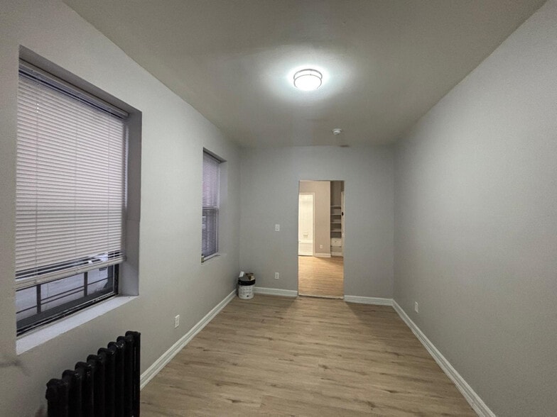 Building Photo - 303 58th St