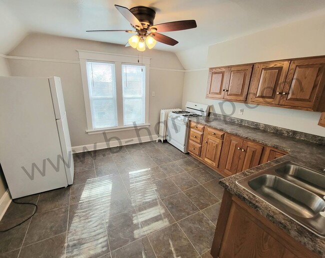 Primary Photo - 821 48th St