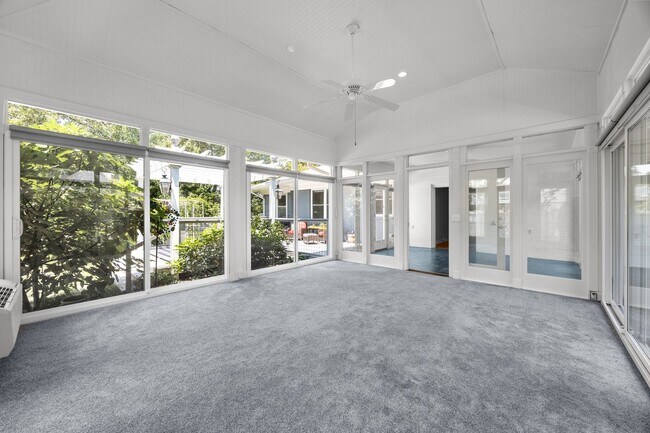 Building Photo - Gorgeous and Spacious 3 Bedroom Ranch in T...