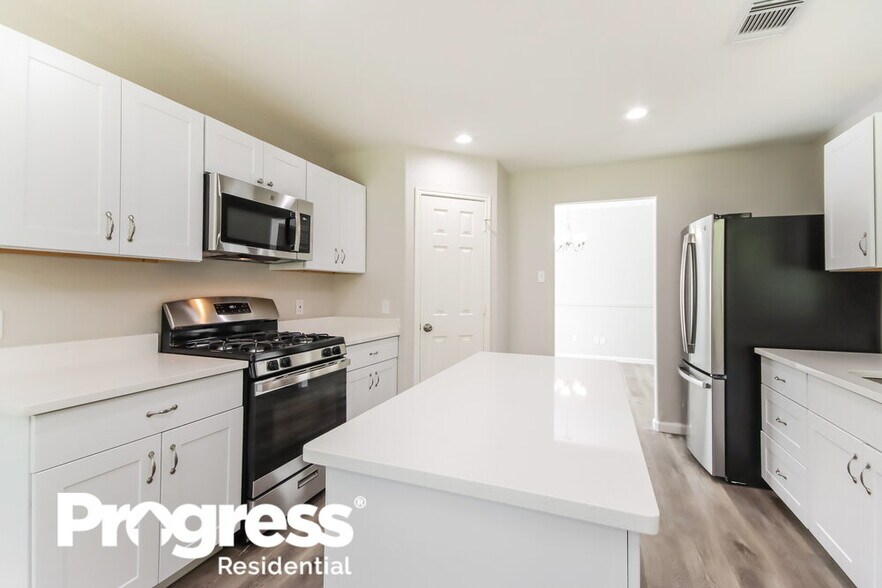 Building Photo - 910 Taylor Ridge Dr