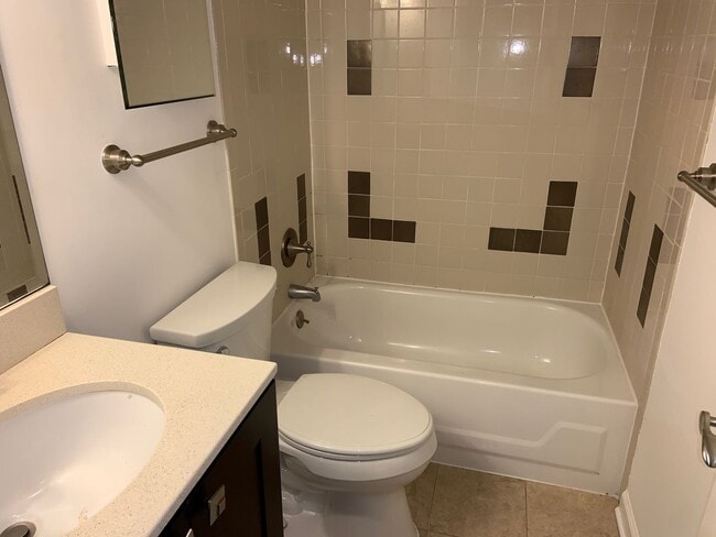 Building Photo - Spacious Two Bedroom Two Bathroom Petworth...