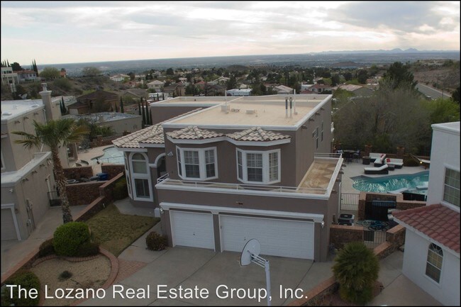 Building Photo - 5 br, 3 bath House - 909 Via Descanso Drive