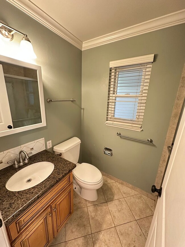 Building Photo - 2 Bed 1 Bath Single Family Home In Walnut ...
