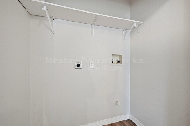 Building Photo - 1703 W Elm St