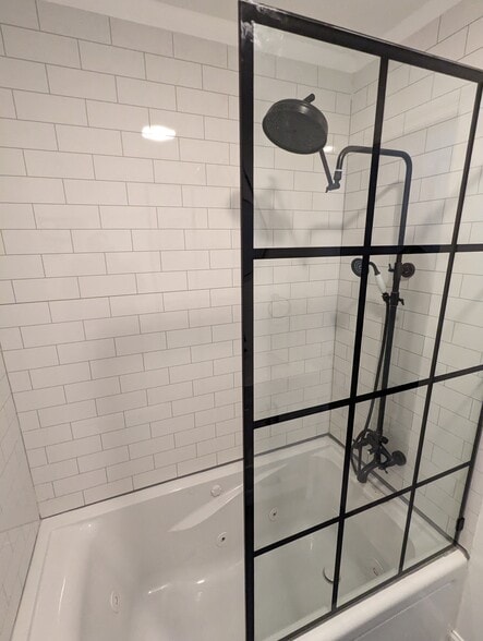 Building Photo - 162 Griffith St