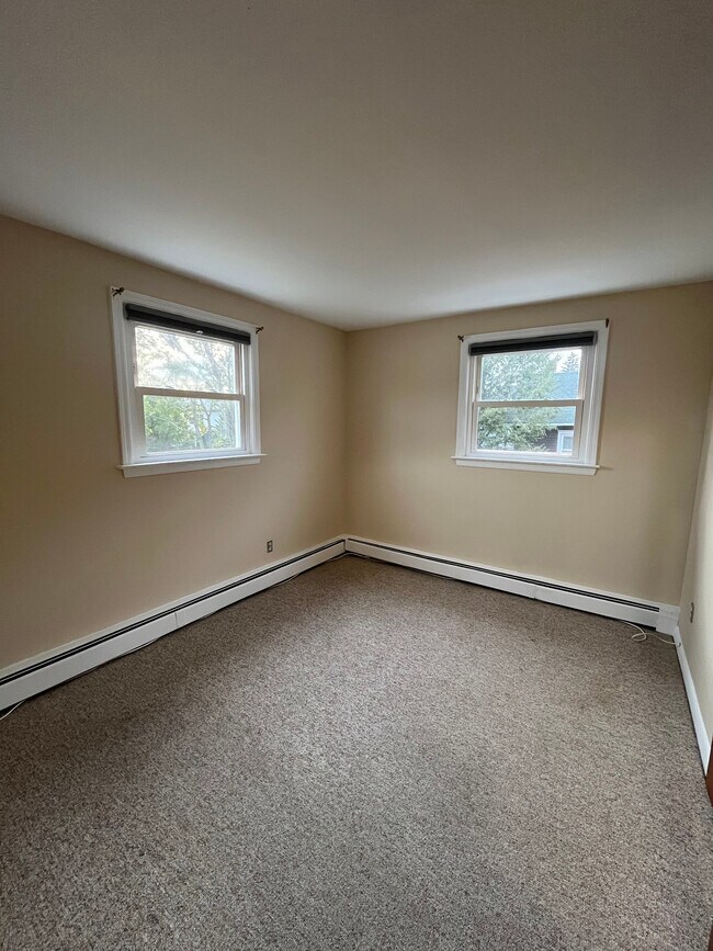 Building Photo - 7 Eclipse Ave