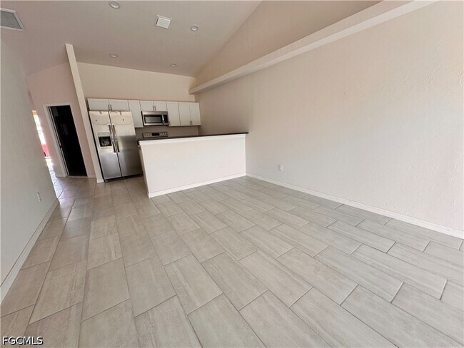 Building Photo - 3831 Chiquita Blvd S