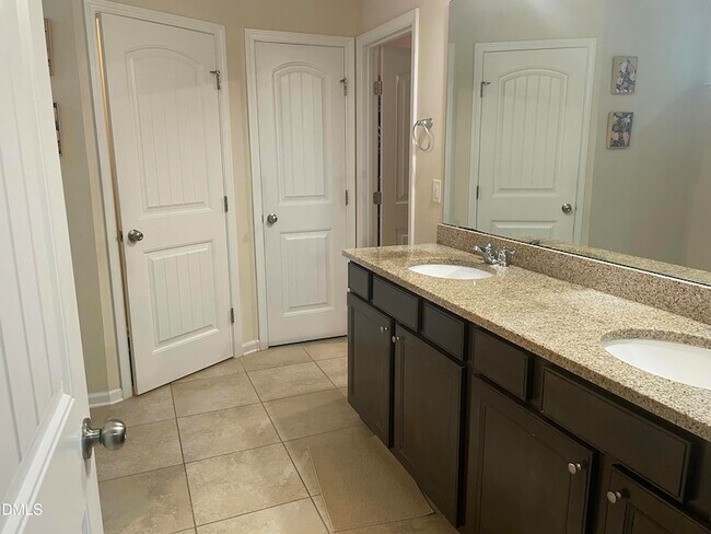 Building Photo - 920 Cozy Oak Ave
