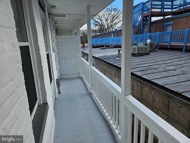 Building Photo - 334 N Market St