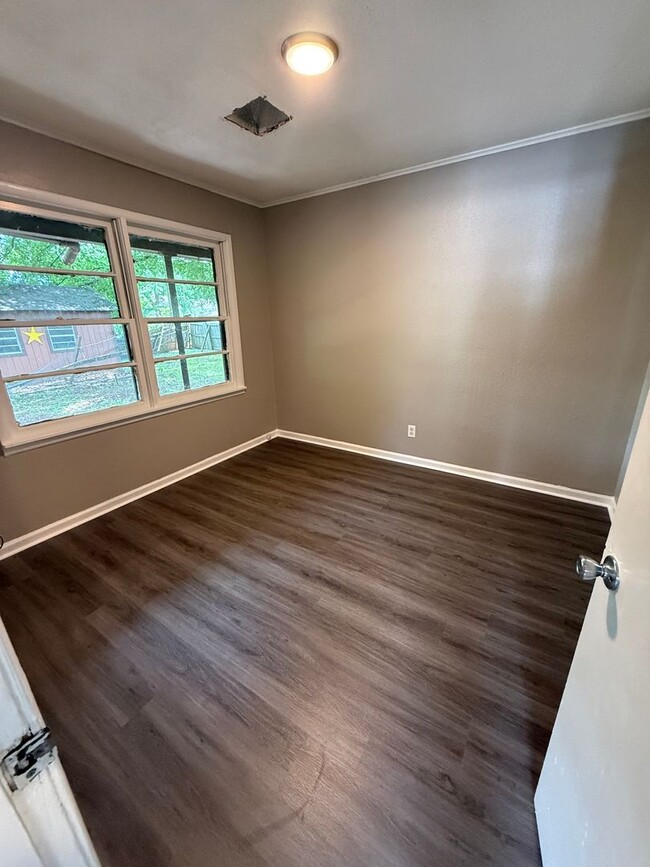 Building Photo - 4016 Marshall Dr
