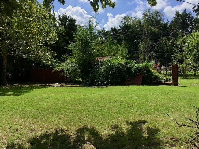 Building Photo - FREE MAY RENT + Great Location- Close to H...