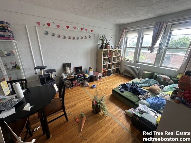 Building Photo - 20 Colborne Rd