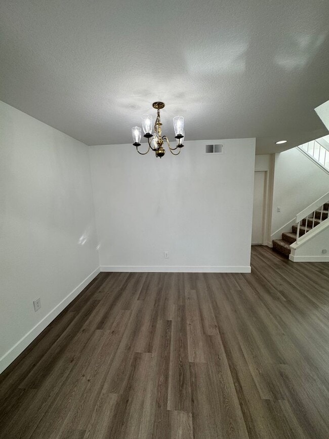 Building Photo - Condo with Amazing Lake View!