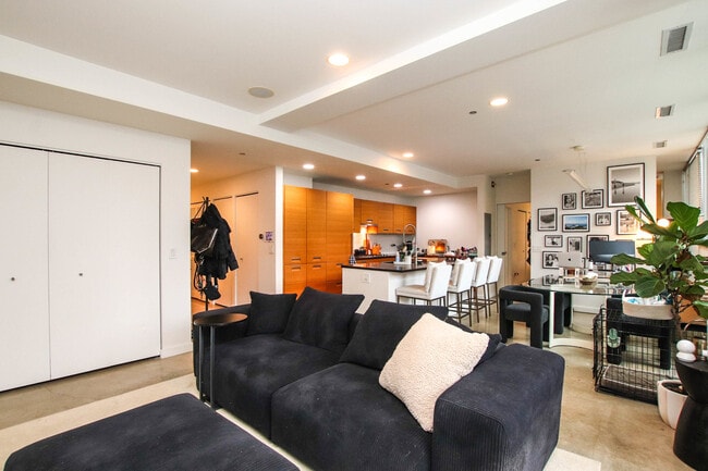 Building Photo - 156 W Superior St