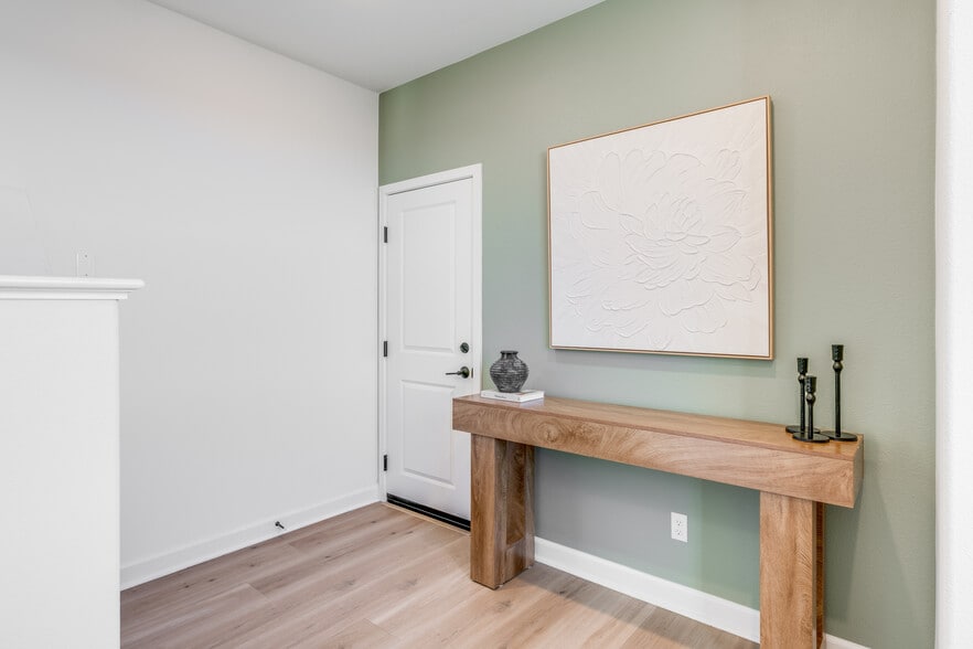 Building Photo - 414 Caliper Way