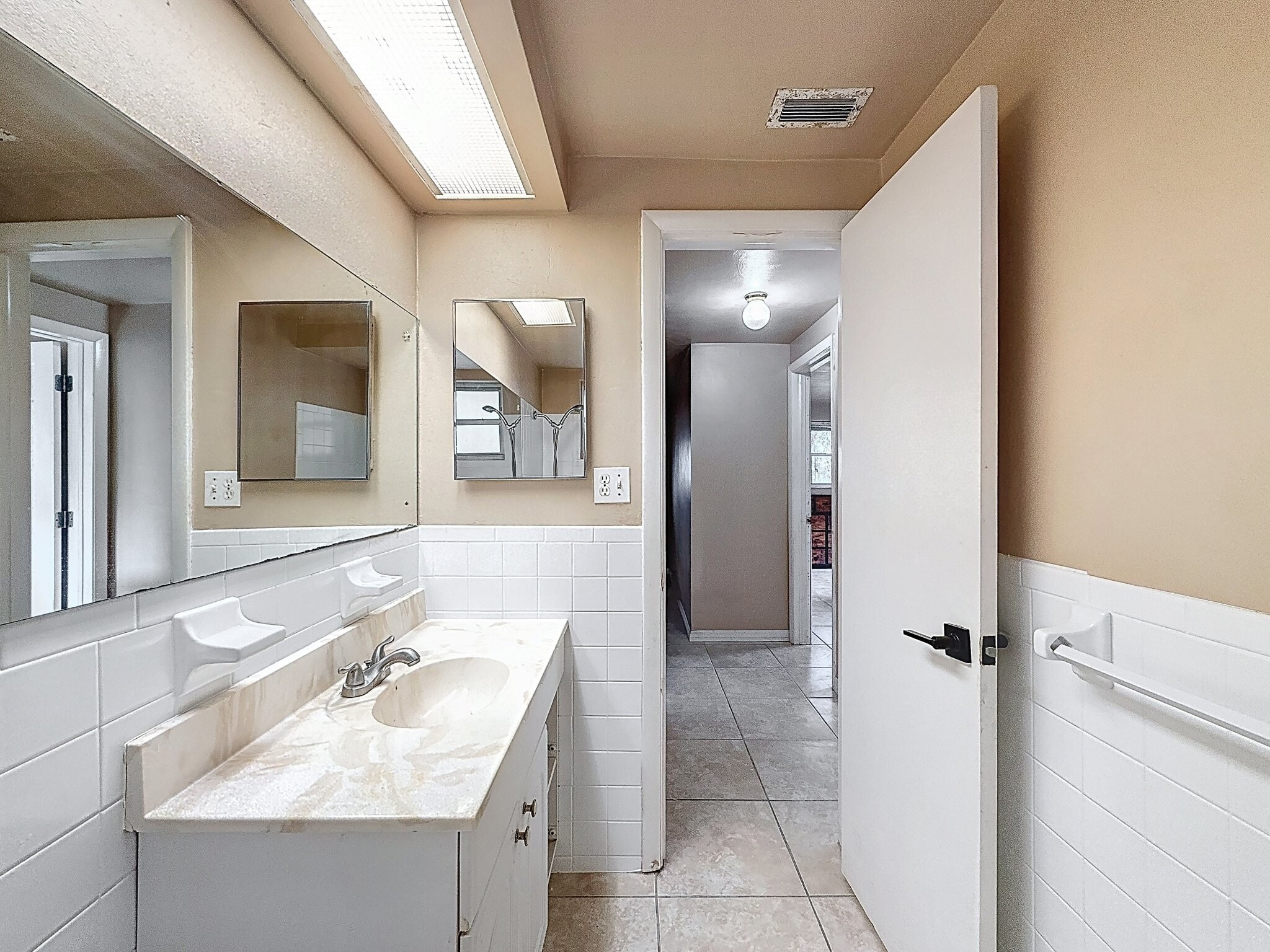 Building Photo - 3632 Brompton Dr